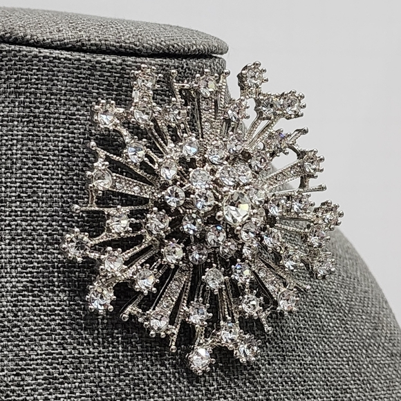 Vintage Rhinestone Brooch, 2.5" Starburst Design - Picture 4 of 9